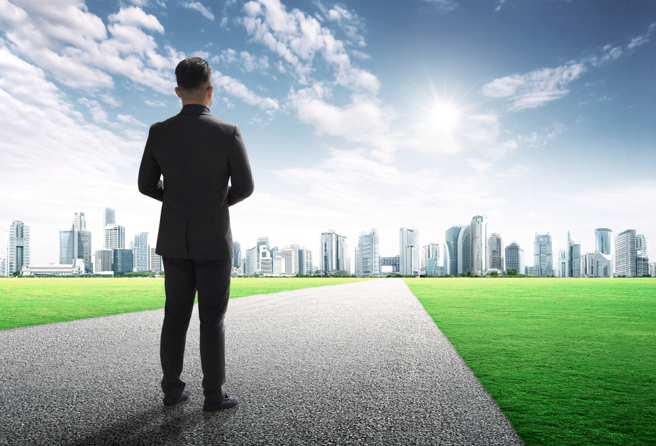 生肖羊蛇年能遇到事業上的大貴人，也會有職場競爭和小人干擾，宜保持低調謹慎。（示意圖：Shutterstock／達志）