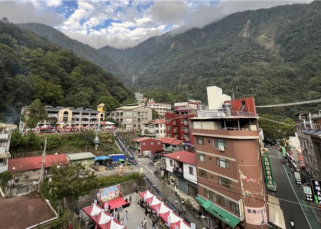 張姓男子至信義鄉東埔溫泉泡湯中突然暈厥，經診斷他罹患心肌炎，加上溫差變化，造成他昏倒送醫。（楊靜茹攝）