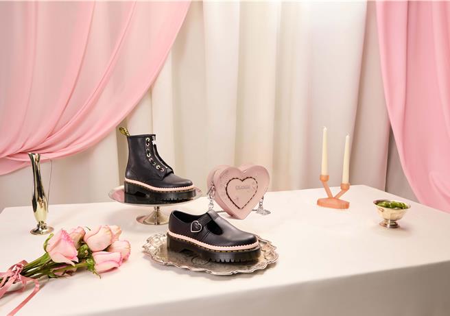 Dr. Martens情人節系列將花朵、愛心等元素融入設計呈現浪漫氛圍。（Dr. Martens提供／朱世凱台北傳真）