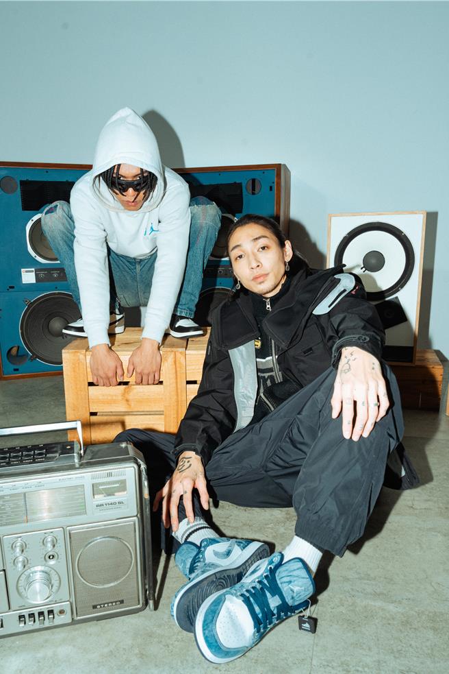 AREA 02宣布與FAKEBUSTERS合作，並推出潮鞋抽獎活動。（AREA 02提供／朱世凱台北傳真）