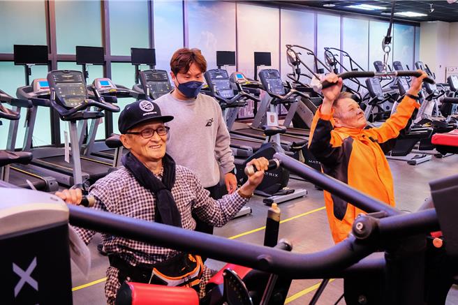 新竹縣敬老卡服務再升級，11日起長輩可在竹北國民運動中心非公益時段使用敬老卡。（新竹縣政府提供／羅浚濱新竹傳真）