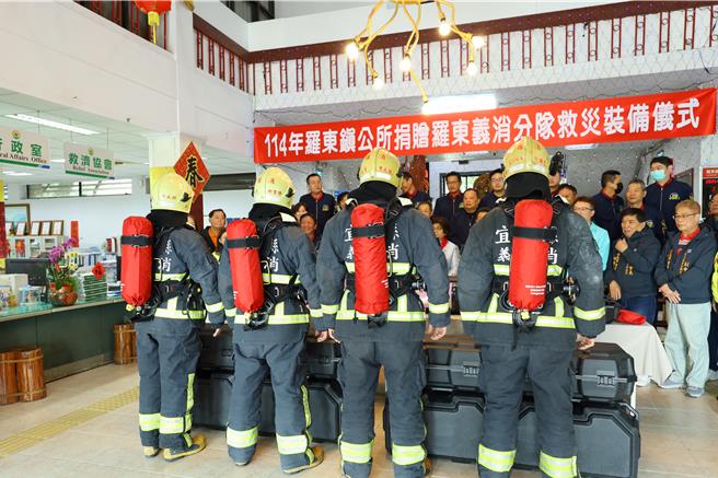 宜蘭縣羅東鎮公所為增設消防相關設備，補助80萬元，用於宜蘭縣義勇消防總隊第二大隊羅東分隊，新購置20組「救災用空氣呼吸器」裝備。（羅東鎮公所提供／吳佩蓉宜蘭傳真）