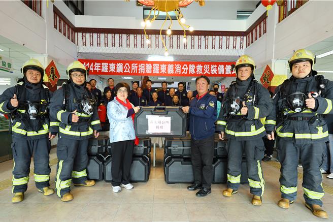 宜蘭縣羅東鎮公所為增設消防相關設備，補助80萬元，用於宜蘭縣義勇消防總隊第二大隊羅東分隊，新購置20組「救災用空氣呼吸器」裝備。（羅東鎮公所提供／吳佩蓉宜蘭傳真）