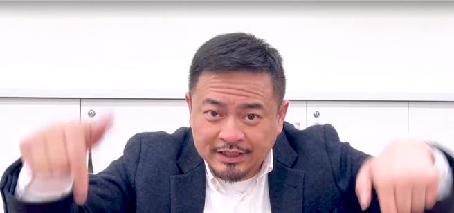 劳动部长洪申翰11日透过影片称因广宣费遭砍60％没钱宣传，因此自拍影片多元宣导。（劳动部提供／林良齐台北传真）