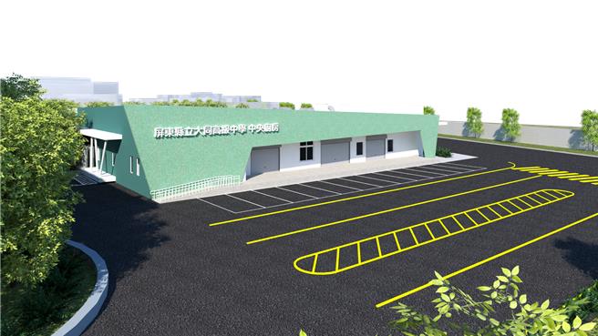 屏东县长周春米指出，目前除大同高中外，县府也预计在东港高中、万新国中打造中央厨房，而目前仅剩东港高中未发包成功。（屏县府提供／谢佳潾屏东传真）