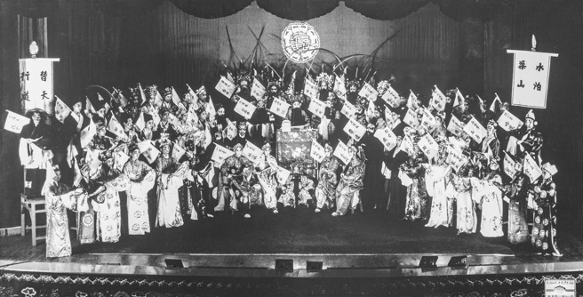 睽违54年，復兴京剧团再现水浒英雄〈大名府〉磅礡气势，此照拍摄于民国60年文艺中心演出《大名府》 。（復兴京剧团提供）