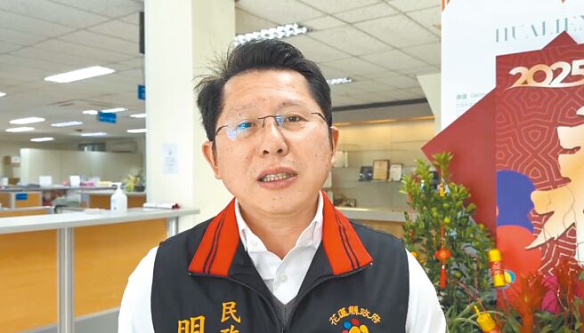 花莲有公民团体递交立委罢免连署书后，传出民眾遭户政人员登门确认连署书是否为本人亲签，县府民政处长明良臻10日表示，经他了解，户政人员拜访查对民眾资料为合法行为。（罗亦晽摄）