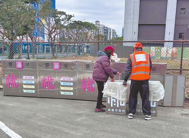 台湾灯会2月7日试营运，至2月9日总垃圾清运量为2.97公吨，平均每日约1公吨。（姜霏摄）