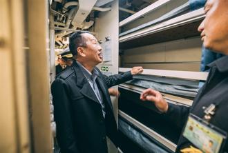 顧立雄視導左營海軍 進入潛艦慰勉官兵堅守崗位