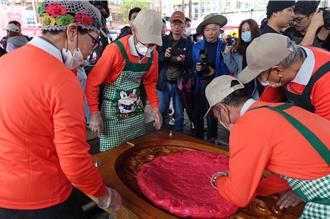 新丁粄節熱鬧登場！120斤大粄超吸睛 客家文化香氣四溢