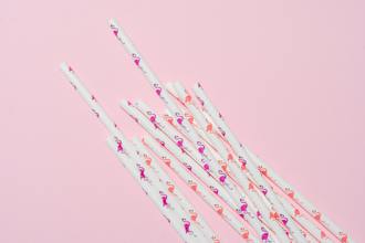 川普宣布塑膠吸管回歸 美國最新民調出爐