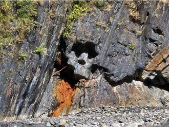 北港溪峽谷驚現骷髏岩！大自然鬼斧神工令人驚嘆