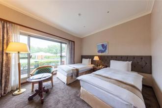 樂齡族壯世代入住桃園高爾夫俱樂部．悅華大酒店 平日一泊三食2699元起