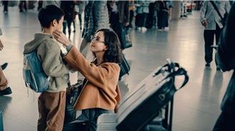 张钧宁赶上工「抱孩子化妆！」拍戏无法见亲人最后一面