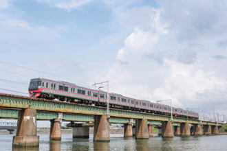 日本名鐵特急列車卡橋上 240乘客徒步撤離