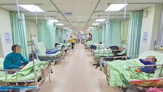 病床滿到大廳 雙北數百人還在等住院