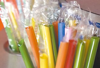 川普特赦塑胶吸管 回归使用