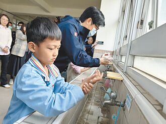 迎開學 陳其邁視察國小防疫