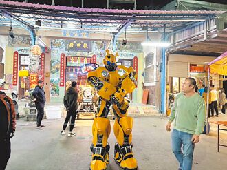 台東 元宵遶境 大黃蜂藝陣超吸睛