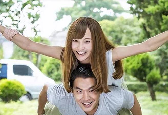 姚笛与李威合作《从爱情到幸福》时也爆出恋情。（图／翻摄自微博）