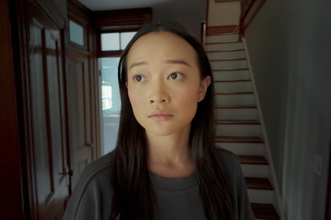  【感应】剧照_新锐女星卡莉娜梁，在本片饰演有灵异感应能力的女儿。(照片/采昌国际多媒体提供)
