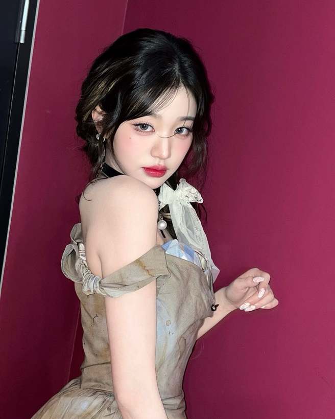 金荷娜的父亲提到，女儿生前非常喜欢IVE，尤其是成员张员瑛「荷娜的梦想是成为像张员瑛那样的人」。（图／翻摄自张员瑛IG）