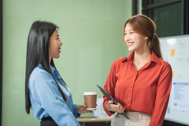 天秤座2025年贵人运提升，在职场与社交场合都能获得助力，各方面更加顺利。（示意图：shutterstock／达志）