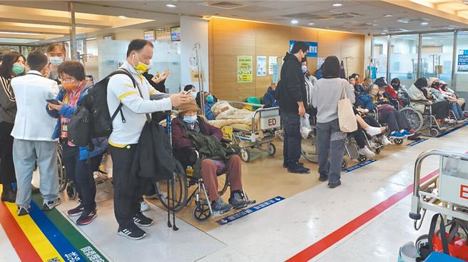 急诊壅塞状况严重，让急诊医学会突然发声警告卫服部。（示意图／资料照，陈君玮摄）