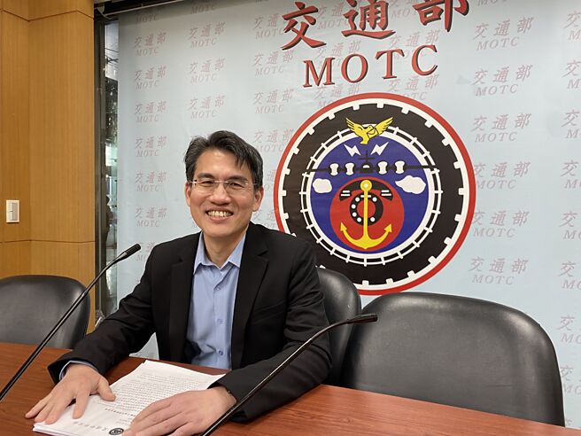 交通部航政司司長韓振華表示，受惠AI、半導體需求暢旺，我國自由港區2024年貿易值突破3兆元。圖／陳祐誠