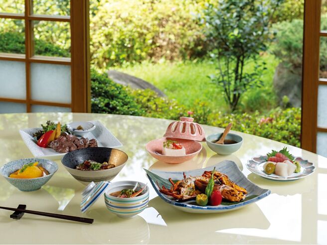台北远东香格里拉ibuki日本料理餐厅于2月14日至16日推出7道式情人节套餐，两位6,888元＋10％，呈现精致和风美馔。图／台北远东香格里拉提供