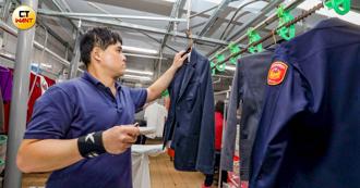 昔被爸稱「沒路用的」    自閉男孩默默洗衣反成家中頂梁柱