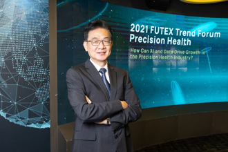 遭爆共用小三「十指紧扣」全被拍！成大副校长否认 美女律师开酸了