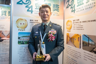 陆军最特别两人升中将  杨承华接航特指挥官  孔乃德接六军团副指挥官  