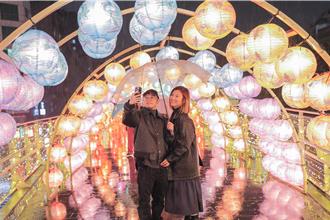 單身朋友沒人約？北市情人節行程推薦 邀你賞燈、拜月老