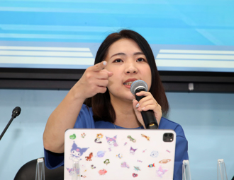 被曹兴诚称妖  徐巧芯4字回击：照镜子看看自己是什么