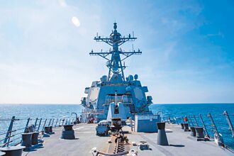 美2艦穿越台海 共軍罕見先發布