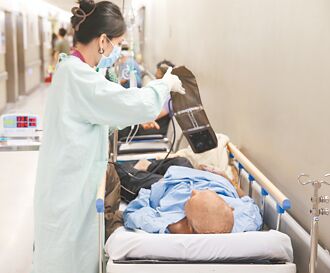 急診塞車護團把脈 護理荒 2個月705人出走