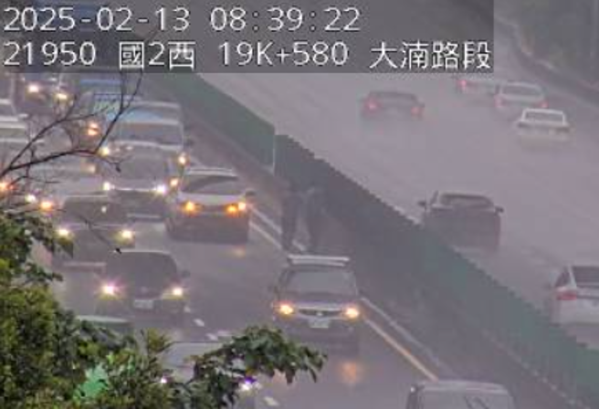 现场画面。（图 / 截自高速公路1968）