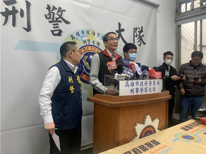 高雄警方今日证实在杀人魔张介宗住处查获的尖刀和剪刀都有死者的生物迹证。（郭良杰摄）