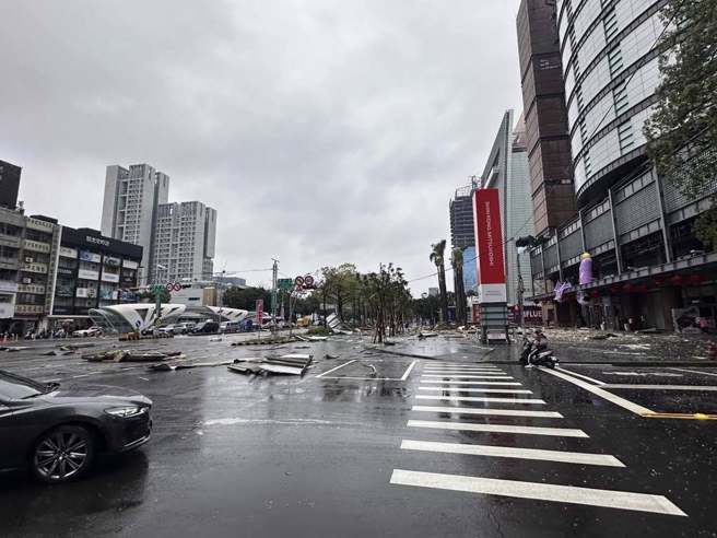 台中新光三越13日上午发生气爆。（图／翻摄自立委廖伟翔脸书）