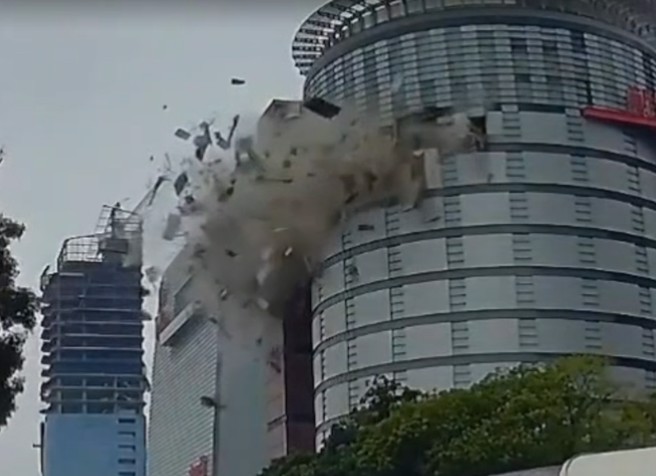 台中新光三越11楼「美食街改装」未营业，却发生重大气爆。 (民眾提供)
