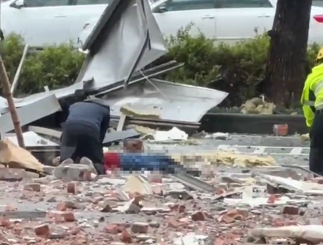 现场人员帮忙CPR。（民眾提供）