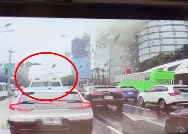 爆炸瞬间救护车刚好在现场。（民眾提供）