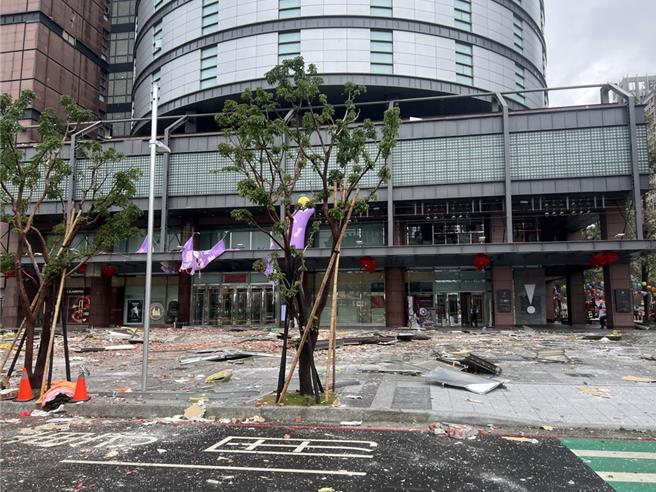 台中新光三越百貨13日發生嚴重氣爆案，釀多人傷亡，震驚各界。（本報資料照片）