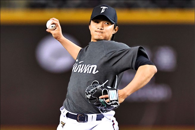 世界棒球经典赛即将登场，近日台湾队与韩国乐天巨人于台北大巨蛋进行台韩交流赛，台湾队与韩国乐天巨人队的第二战于今日登场，而最受瞩目的焦点之一，便是台湾队派出的先发投手。(照片/中职提供)