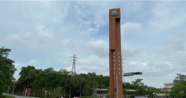 新竹市议员刘彦伶依据警政署「165打诈仪表板」数据指出，今年1月新竹市的诈骗案有204件，其中「假投资」占了79件，其中，东区案件较其他区域多，可能与新竹科学园区从业人员与外来人口多有关。（陈育贤摄）