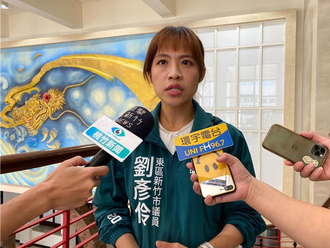 新竹市议员刘彦伶依据警政署「165打诈仪表板」数据指出，今年1月新竹市的诈骗案有204件，其中「假投资」占了79件，其中，东区案件较其他区域多，可能与新竹科学园区从业人员与外来人口多有关