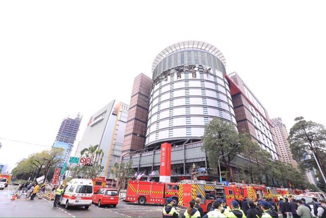 台中新光三越13日中午发生气爆，酿多人伤亡。（台中市政府提供）