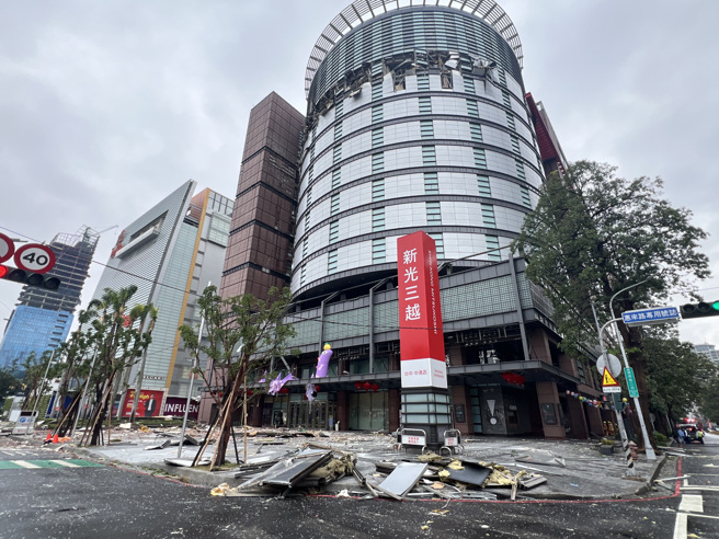 台中新光三越今发生气爆意外，高楼层餐厅成重灾区。（林欣仪 摄）