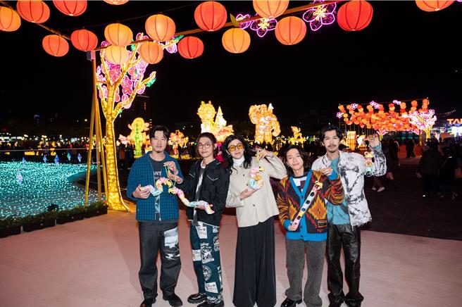 麋先生现身台湾灯会展区参观。（相信音乐提供）